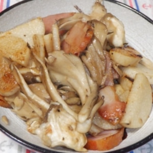 長芋とベーコン舞茸のコンソメ醬油炒め